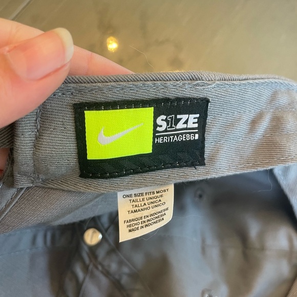 Nike hat - Picture 2 of 3
